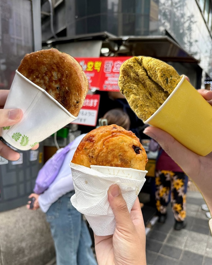 Bánh Hotteok ngọt ấm - hương vị đường phố quen thuộc. Nguồn: carazayfoodies