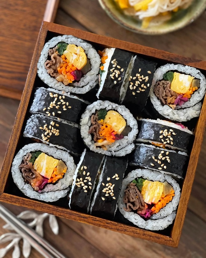 Cơm cuộn Hàn Quốc - món ăn gọn nhẹ trên mọi hành trình khám phá. Nguồn: omusubi_kaori