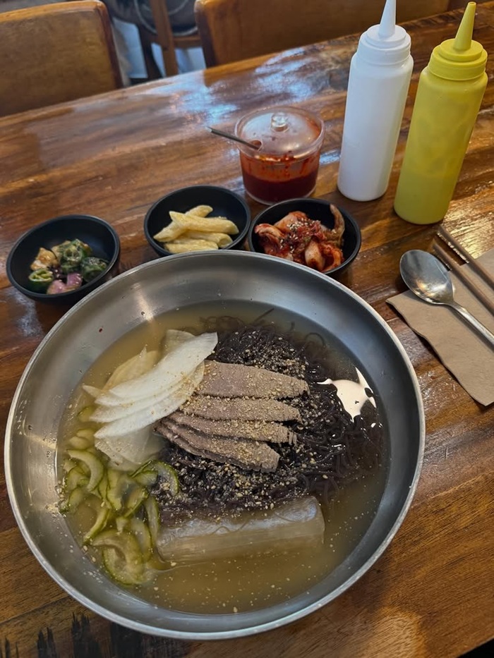 Mì lạnh Mul Naengmyeon Busan thanh mát giải nhiệt cho ngày hè. Nguồn: honeycombroadmap