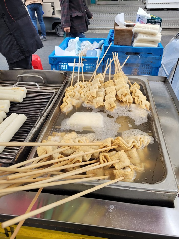 Ghé thăm chợ Jagalchi để thử món Bánh cá Omuk. Nguồn: hongsandang