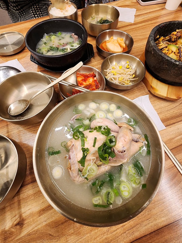 Thưởng thức món gà tần hầm sâm nóng hồi vào mùa thu tại đảo Nami. Nguồn: lilys.kitchen_