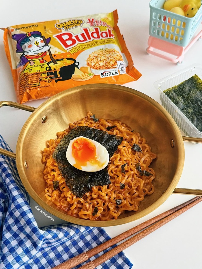 Mì Buldak Carbonara (Samyang) vừa cay vừa béo rất cuốn. Nguồn: anakmieinstan