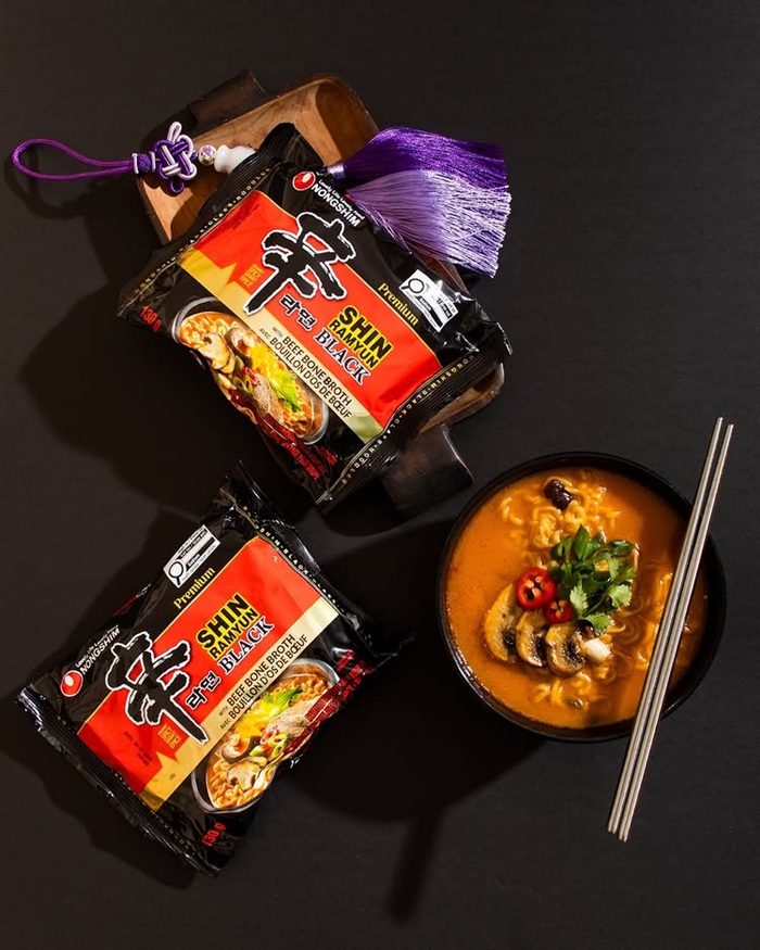 Shin Ramyun Black (Nongshim) mang trải nghiệm thưởng thức tinh tế hơn. Nguồn: nongshim_canada