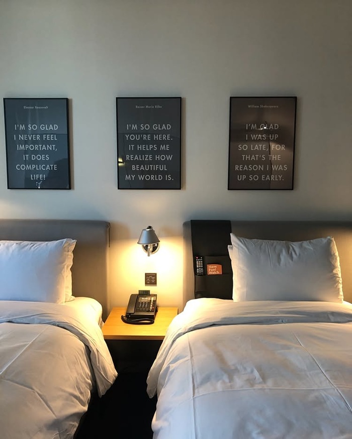 Ngắm nhìn thiết kế tông xám lạnh ấn tượng của Glad Hotel Mapo. Nguồn: __01__ri