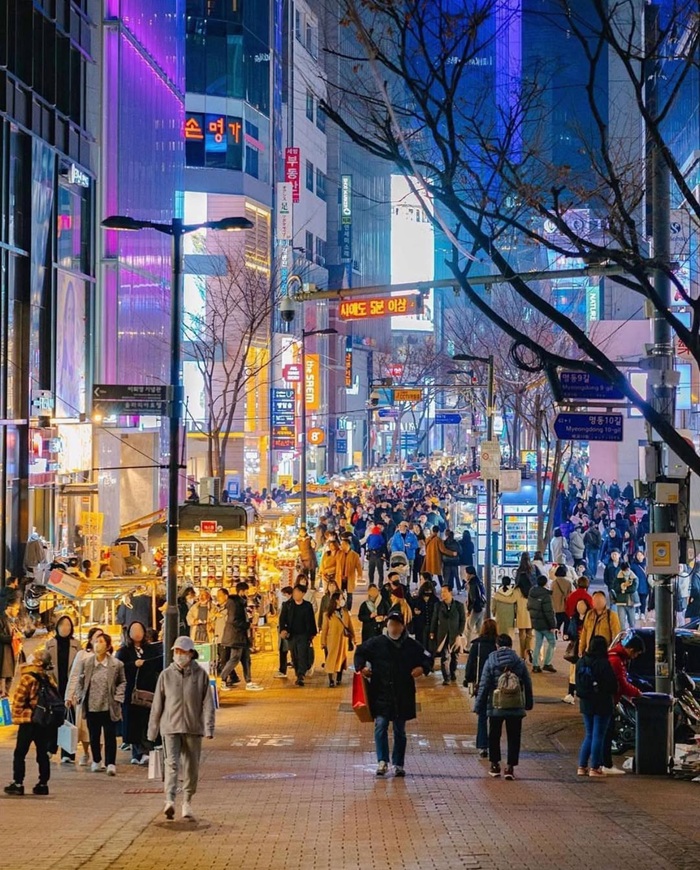 Chợ Myeongdong - Thiên đường mỹ phẩm và thời trang trẻ. Nguồn: kimchiya.id