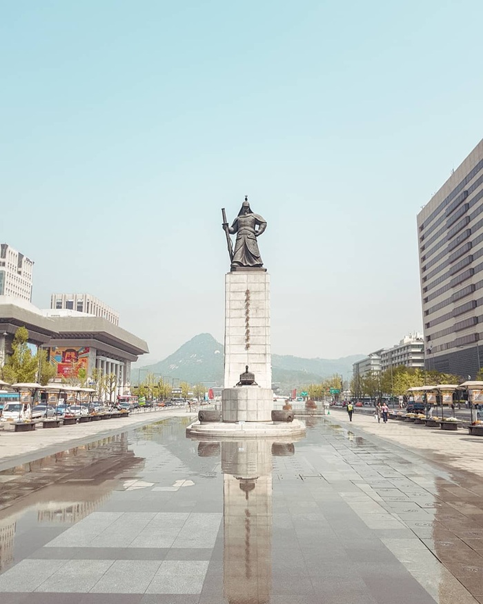 Tượng Đô đốc Yi Sun-sin uy nghi giữa quảng trường. Nguồn: marcella.omftv