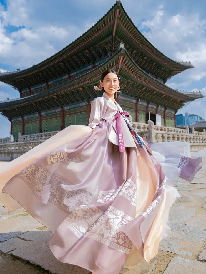 Hanbok – trang phục truyền thống gắn liền văn hóa Hàn Quốc. Nguồn: doyo.photo