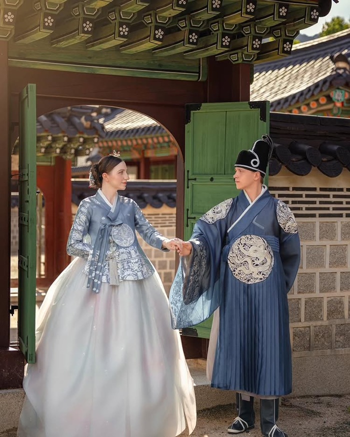 Hanbok thể hiện sự khác biệt rõ rệt giữa trang phục nam nữ. Nguồn: hanboklina