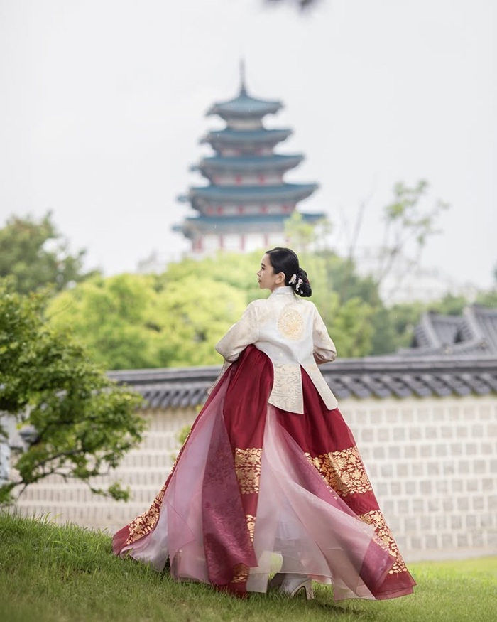 Không gian cung điện Gyeongbokgung tôn lên vẻ đẹp Hanbok Hàn Quốc. Nguồn: mihwa8788