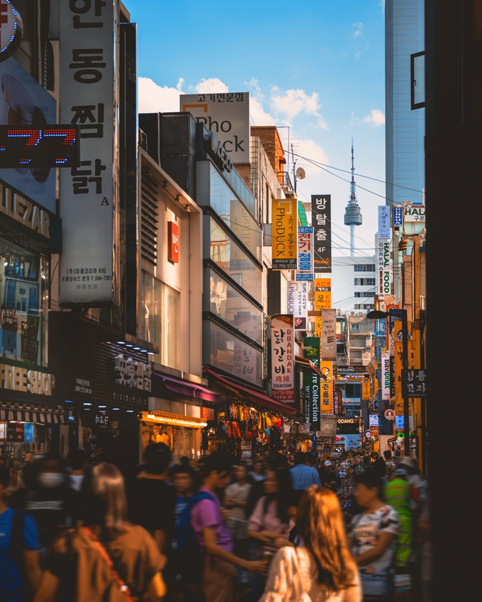 Myeongdong - Thiên đường mỹ phẩm và thời trang du khách không thể bỏ lỡ. Nguồn: funwithlibertytours