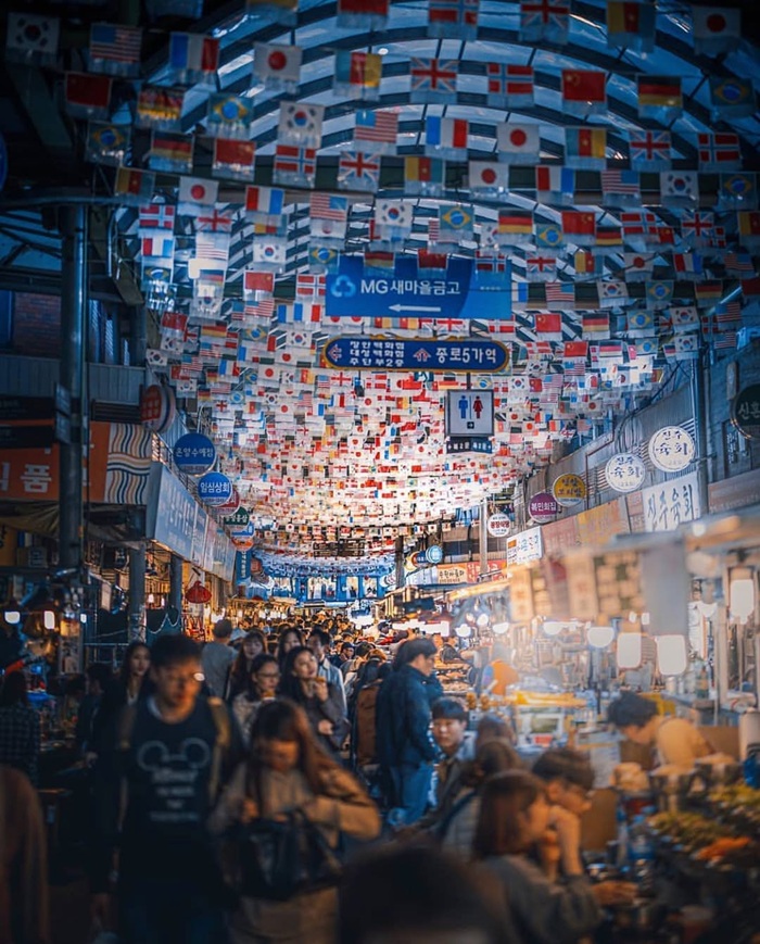 Dongdaemun Market địa điểm lý tưởng cho du khách mua sắm xuyên đêm. Nguồn: seoul.southkorea