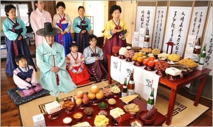Tưởng nhớ tổ tiên là nét đẹp văn hóa lâu đời của người Hàn dịp lễ Chuseok. Nguồn: billiongraves